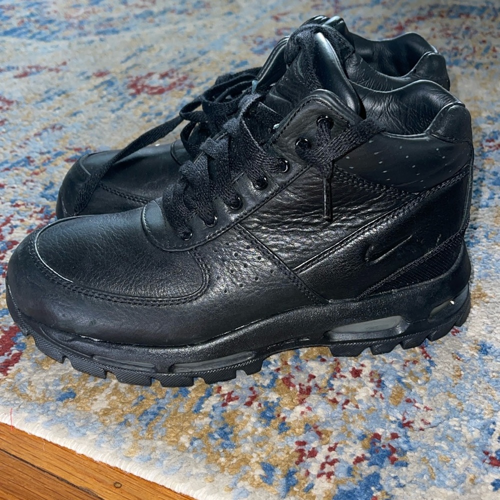 NIKE ACG BOOTS